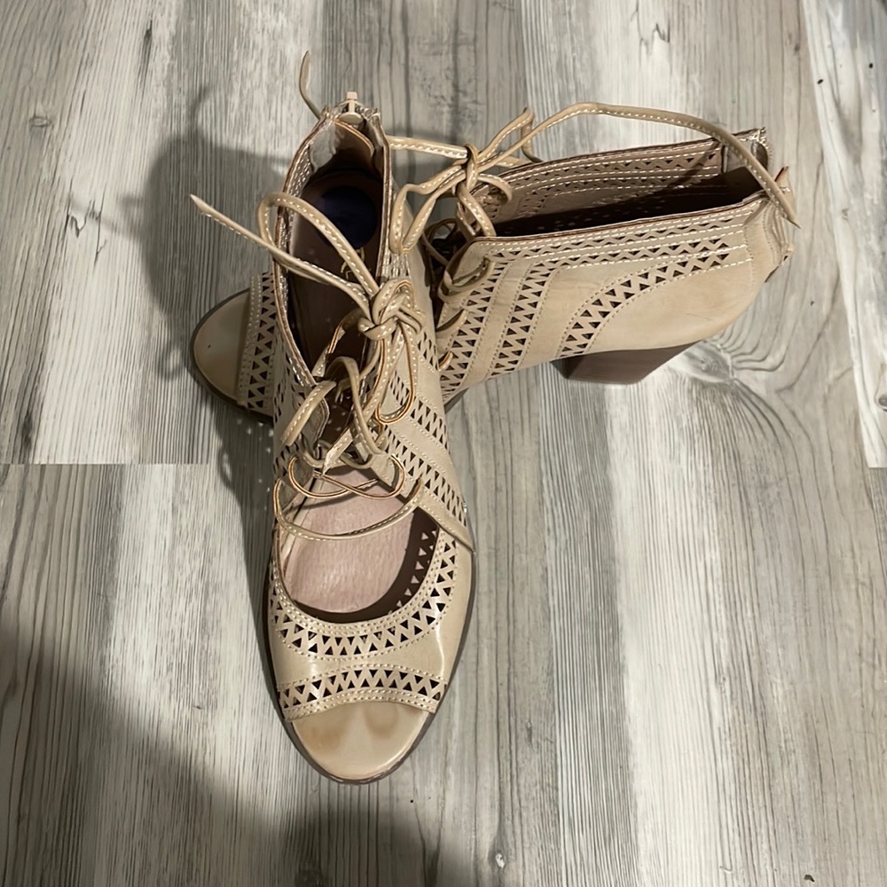 Shoes, Restricted, 8 1/2 - image 1